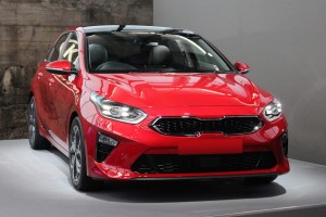 KIA CEED III CD 2018-2021 PRZED FACELIFTINGIEM LAMPA PRZECIWMGIELNA PRZEDNIA PRAWA 92202J7000