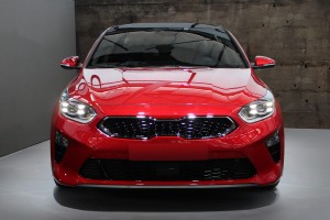 KIA CEED III CD 2018-2021 PRZED FACELIFTINGIEM LAMPA PRZECIWMGIELNA PRZEDNIA PRAWA 92202J7000