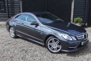 MERCEDES E-CLASS C207 2010-2014 PRZED FACELIFTINGIEM ZAŚLEPKA SPRYSKIWACZA REFLEKTORA PRAWA A2078800205