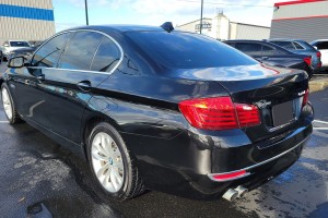 BMW SERIA 5 F10 2014-2017 PO FACELIFTINGU CHROMOWANA LISTWA ODBLASKU TYLNEGO LEWA 51127341675