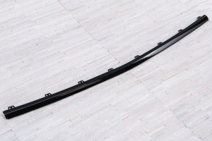 MERCEDES GLC X253 C253 2015-2019 PRZED FACELIFTINGIEM CZARNA LISTWA PRZEDNIEGO ZDERZAKA ŚRODKOWA A2538854500