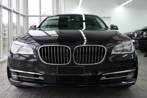 BMW SERIA 7 F01N 2013-2015 PO FACELIFTINGU CHROMOWANA LISTWA PRZEDNIEGO ZDERZAKA PRAWA 51117295272