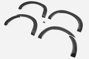 FORD RANGER T8 2019+ POSZERZENIA BŁOTNIKÓW Z ODBLASKIEM