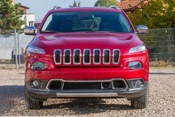 JEEP CHEROKEE V KL 2014-2018 PRZED FACELIFTINGIEM WKŁADKI GRILLA CHROMOWANE 68303626AA