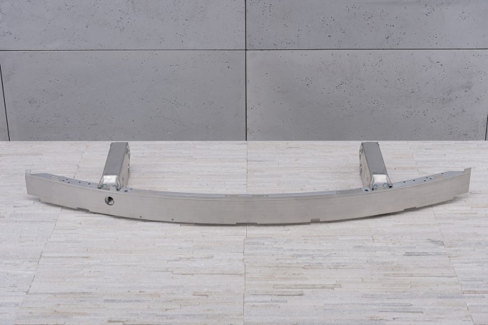 BMW SERIA 7 F02 2010-2013 PRZED FACELIFTINGIEM ALUMINIOWA BELKA WZMOCNIENIE PRZEDNIEGO ZDERZAKA 51117183853