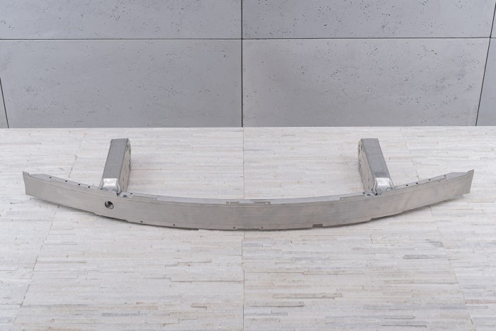 BMW SERIA 7 F01 2013-2015 PO FACELIFTINGU ALUMINIOWA BELKA WZMOCNIENIE PRZEDNIEGO ZDERZAKA 51647333134