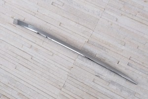 BMW SERIA 7 F01N 2013-2015 PO FACELIFTINGU CHROMOWANA LISTWA PRZEDNIEGO ZDERZAKA PRAWA 51117295272