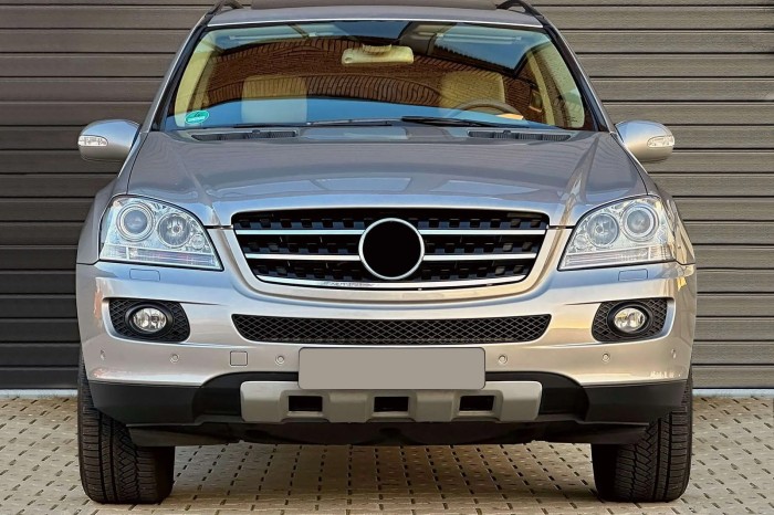 MERCEDES ML W164 2005-2011 KRATKA WLOTU POWIETRZA MASKI PRAWA A1648804405