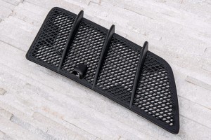 MERCEDES ML W164 2005-2011 KRATKA WLOTU POWIETRZA MASKI PRAWA A1648804405