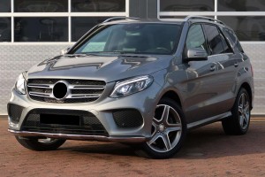 MERCEDES GLE W166 2015-2019 KRATKA WLOTU POWIETRZA MASKI LEWA A1668800105