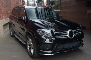 MERCEDES GLS X166 2015-2019 KRATKA WLOTU POWIETRZA MASKI LEWA A1668800105