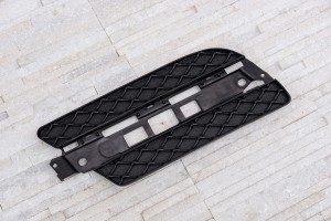 MERCEDES GL X164 2009-2012 PO FACELIFTINGU RAMKA LAMPY PRZECIWMGIELNEJ KRATKA PRZEDNIEGO ZDERZAKA LEWA A1648847122