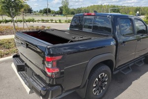 MITSUBISHI L200 V TRITON 2015+ TWARDA SKŁADANA POKRYWA PAKI Z LED