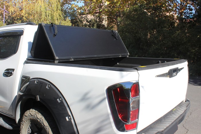 NISSAN NAVARA D40 2005-2014 TWARDA SKŁADANA POKRYWA PAKI Z LED