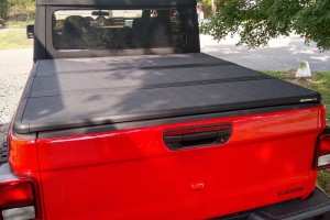 NISSAN NAVARA D40 2005-2014 TWARDA SKŁADANA POKRYWA PAKI Z LED