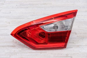 FORD FOCUS MK3 III SEDAN 2010-2014 PRZED FACELIFTINGIEM LAMPA KLAPY TYLNEJ PRAWA BM5113A602AD