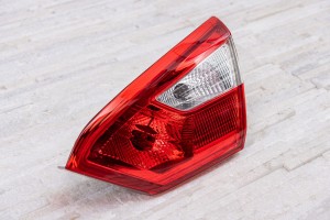 FORD FOCUS MK3 III SEDAN 2010-2014 PRZED FACELIFTINGIEM LAMPA KLAPY TYLNEJ PRAWA BM5113A602AD