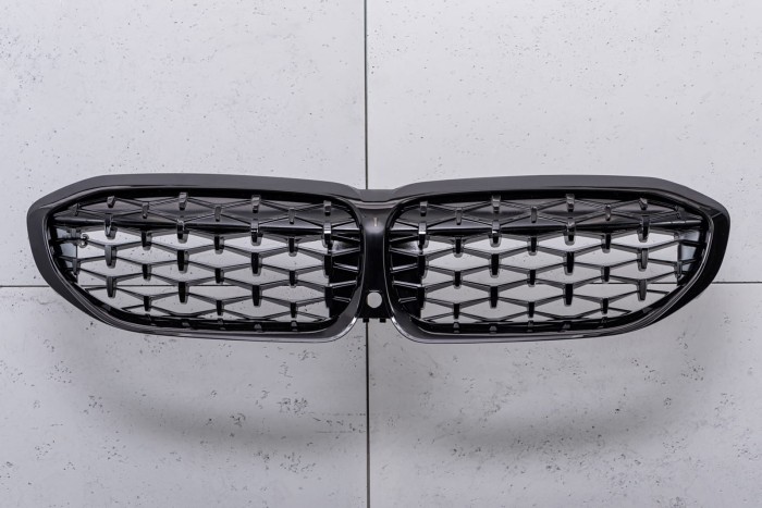 BMW SERIA 3 G21 2018+ TUNINGOWY GRILL PRZEDNI DIAMOND CZARNY ATRAPA NERKI WERSJA Z KAMERĄ