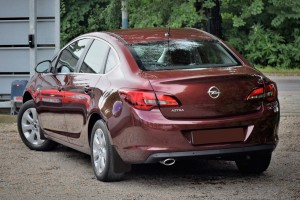 OPEL ASTRA J P10 2009-2015 SEDAN CHLAPACZE