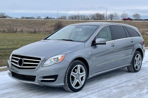 MERCEDES R-CLASS W251 2009-2013 PO FACELIFTINGU CHROMOWANA LISTWA KRATKI PRZEDNIEGO ZDERZAKA LEWA A2518853023