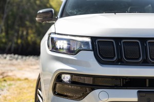 JEEP COMPASS II MP 2020+ PO FACELIFTINGU KRATKA PRZEDNIEGO ZDERZAKA ZAŚLEPKA HALOGENU PRAWA 6ZH32TZZAA