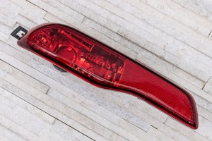 JEEP CHEROKEE V KL 2014-2018 PRZED LIFTINGIEM ODBLASK TYLNA LAMPA PRZECIWMGIELNA LEWA 68102877AD