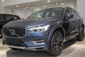 VOLVO XC60 II 2017+ INSCRIPTION DOKŁADKI ZDERZAKÓW ABS