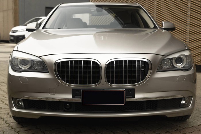 BMW SERIA 7 F01 2008-2015 ZAŚLEPKA HAKA PRZEDNIEGO ZDERZAKA 51117210880