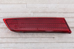 VOLKSWAGEN TOUAREG II 7P 2014-2018 PO FACELIFTINGU ODBLASK TYLNEGO ZDERZAKA PRAWY 7P6945106A