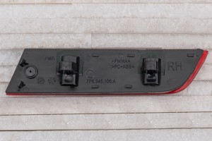 VOLKSWAGEN TOUAREG II 7P 2014-2018 PO FACELIFTINGU ODBLASK TYLNEGO ZDERZAKA PRAWY 7P6945106A