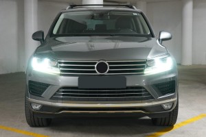 VOLKSWAGEN TOUAREG II 7P 2014-2018 PO FACELIFTINGU KRATKA PRZEDNIEGO ZDERZAKA PRAWA 7P6853666B