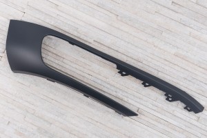 VOLKSWAGEN TOUAREG II 7P 2014-2018 PO FACELIFTINGU RAMKA PRZEDNIEJ LAMPY PRZECIWMGIELNEJ PRAWA 7P6807490H