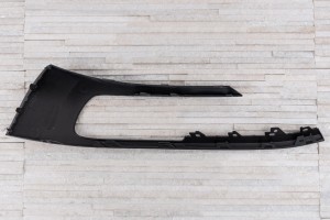 VOLKSWAGEN TOUAREG II 7P 2014-2018 PO FACELIFTINGU RAMKA PRZEDNIEJ LAMPY PRZECIWMGIELNEJ PRAWA 7P6807490H