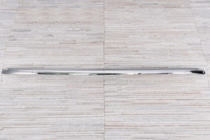 VOLKSWAGEN TOUAREG II 7P 2014-2018 PO FACELIFTINGU CHROMOWANA LISTWA PRZEDNIEGO ZDERZAKA ŚRODKOWA GÓRNA 7P68532452ZZ