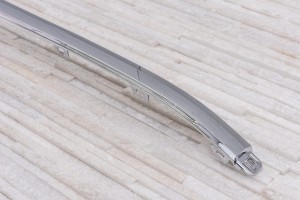 VOLKSWAGEN TOUAREG II 7P 2014-2018 PO FACELIFTINGU CHROMOWANA LISTWA PRZEDNIEGO ZDERZAKA ŚRODKOWA GÓRNA 7P68532452ZZ