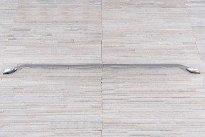 VOLKSWAGEN TOUAREG II 7P 2014-2018 PO FACELIFTINGU CHROMOWANA LISTWA PRZEDNIEGO ZDERZAKA ŚRODKOWA DOLNA 7P6853079