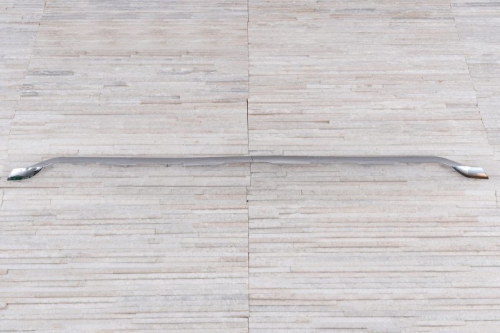 VOLKSWAGEN TOUAREG II 7P 2014-2018 PO FACELIFTINGU CHROMOWANA LISTWA PRZEDNIEGO ZDERZAKA ŚRODKOWA DOLNA 7P6853079