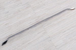 VOLKSWAGEN TOUAREG II 7P 2014-2018 PO FACELIFTINGU CHROMOWANA LISTWA PRZEDNIEGO ZDERZAKA ŚRODKOWA DOLNA 7P6853079