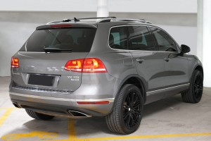 VOLKSWAGEN TOUAREG II 7P 2014-2018 PO FACELIFTINGU CHROMOWANA LISTWA TYLNEGO ZDERZAKA LEWA 7P6853841