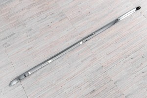 VOLKSWAGEN TOUAREG II 7P 2014-2018 PO FACELIFTINGU CHROMOWANA LISTWA TYLNEGO ZDERZAKA ŚRODKOWA 7P685383