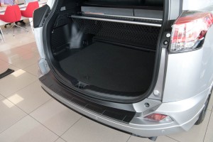 TOYOTA RAV4 IV XA40 2013-2015 PRZED FACELIFTINGIEM OCHRONNA LISTWA ZDERZAKA TYLNEGO ABS