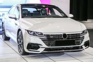 VOLKSWAGEN ARTEON 2017-2020 R-LINE PRZED FACELIFTINGIEM NAROŻNIK PRZEDNIEGO ZDERZAKA LEWY 3G8807014G