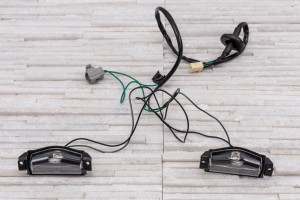MAZDA 2 II DE 2007-2014 LAMPA TYLNEJ TABLICY REJESTRACYJNEJ BBM451274B