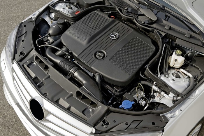 MERCEDES C-CLASS W204 2007-2014 OSŁONA GÓRNA PASA PRZEDNIEGO A2045000155