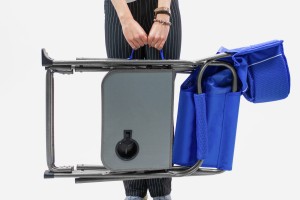 SKŁADANE KRZESŁO TURYSTYCZNE ZE STOLIKIEM NA NAPOJE NIEBIESKIE