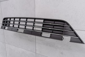 VW TOUAREG 2015-2018 KRATKA PRZEDNIEGO ZDERZAKA 7P6853671H