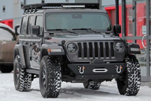 JEEP WRANGLER JL 2018+ RAMA PRZEDNIEJ SZYBY 68280994