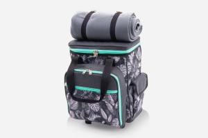 TURYSTYCZNA IZOLOWANA WALIZKA CHŁODZĄCA 25 L Z WYPOSAŻENIEM DLA 4 OS