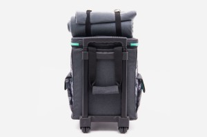 TURYSTYCZNA IZOLOWANA WALIZKA CHŁODZĄCA 25 L Z WYPOSAŻENIEM DLA 4 OS