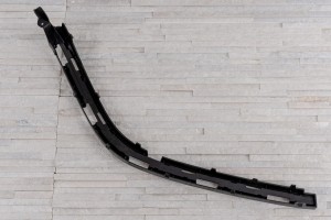 MAZDA 3 III BN 2016-2018 PO FACELIFTINGU WSPORNIK CHROMU GRILLA ATRAPY CHŁODNICY LEWY BAPJ50B41